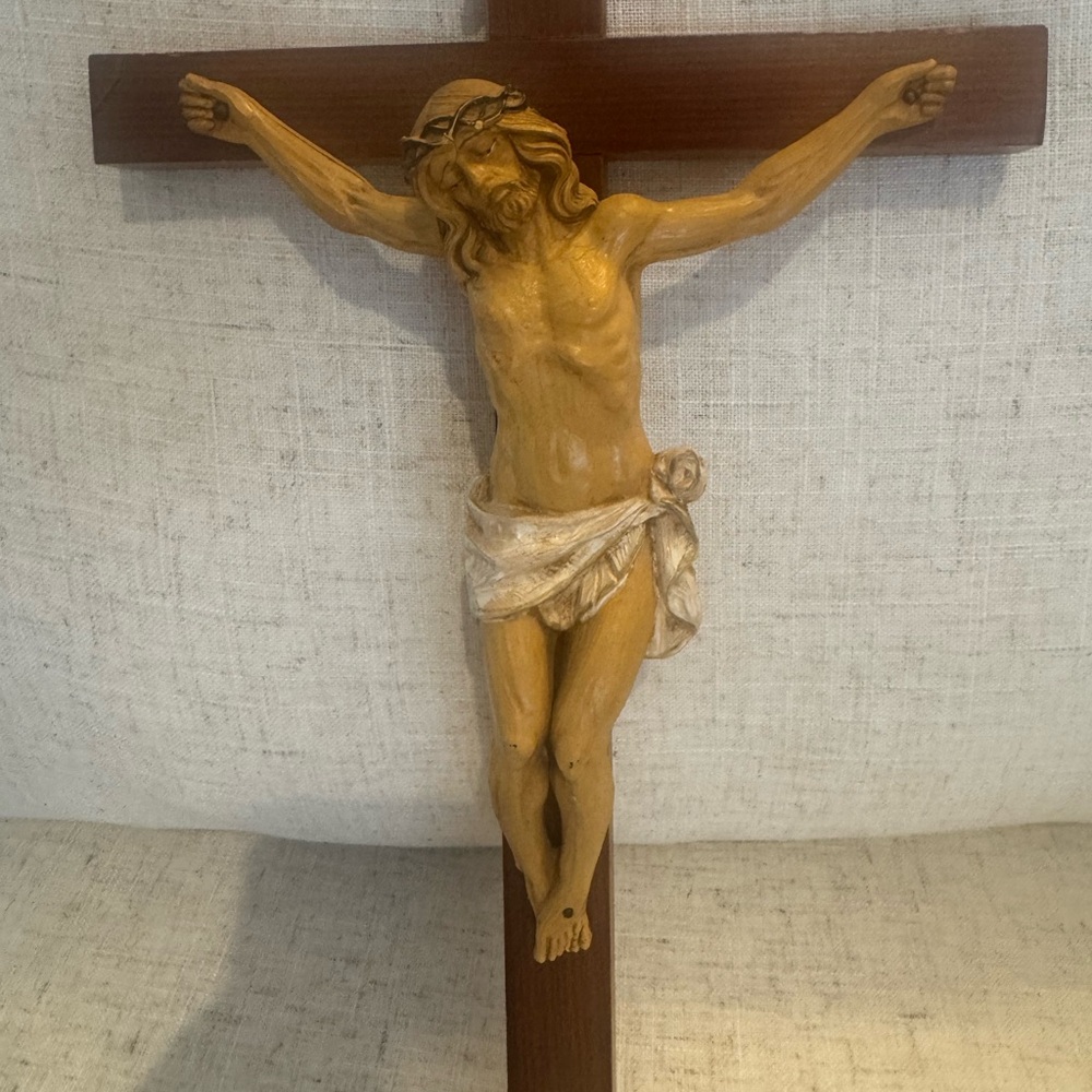 Wooden Crucifix with Jesus - Picture 2 of 10
